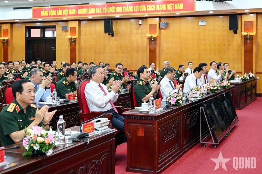  Tổng Bí thư Tô Lâm và các đại biểu tại buổi làm việc. 