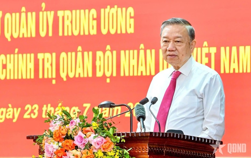Tổng Bí thư Tô Lâm, Bí thư Quân ủy Trung ương phát biểu chỉ đạo tại buổi làm việc.  