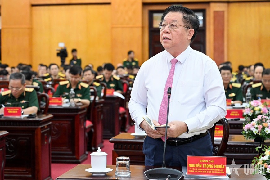  Đồng chí Nguyễn Trọng Nghĩa phát biểu tại buổi làm việc.