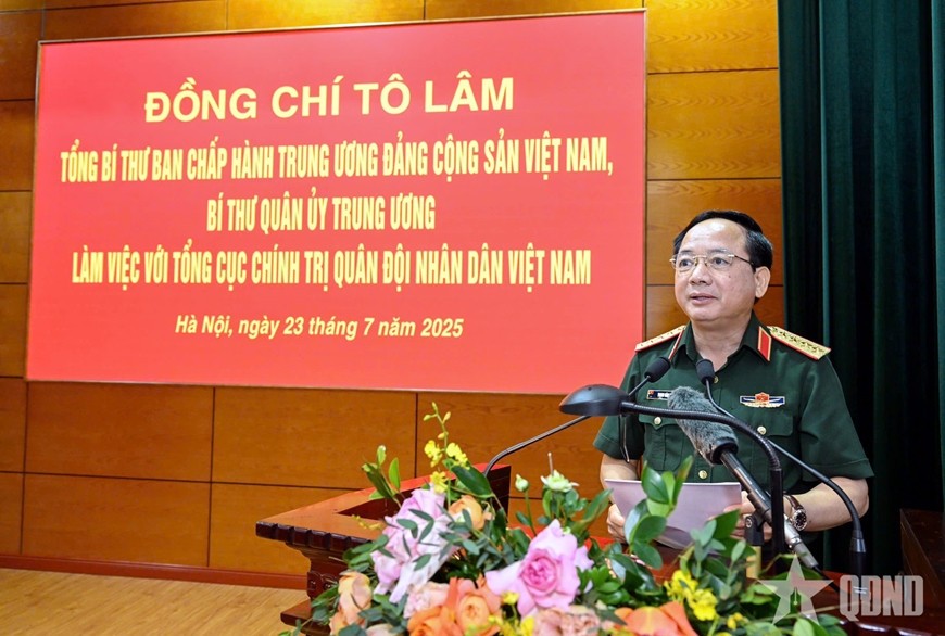 Đại tướng Trịnh Văn Quyết báo cáo kết quả nổi bật trong hoạt động công tác Đảng, công tác chính trị của toàn quân tại buổi làm việc.