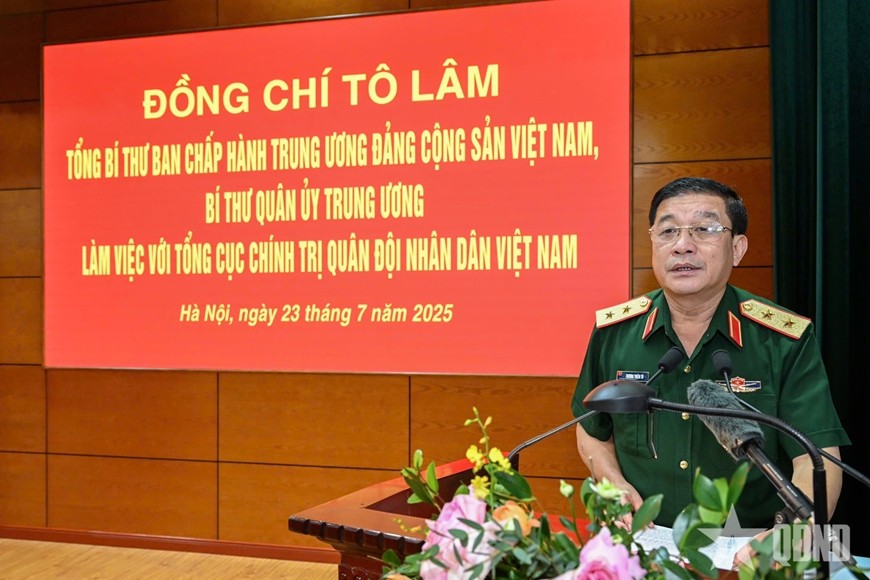  Trung tướng Trương Thiên Tô phát biểu tại buổi làm việc.