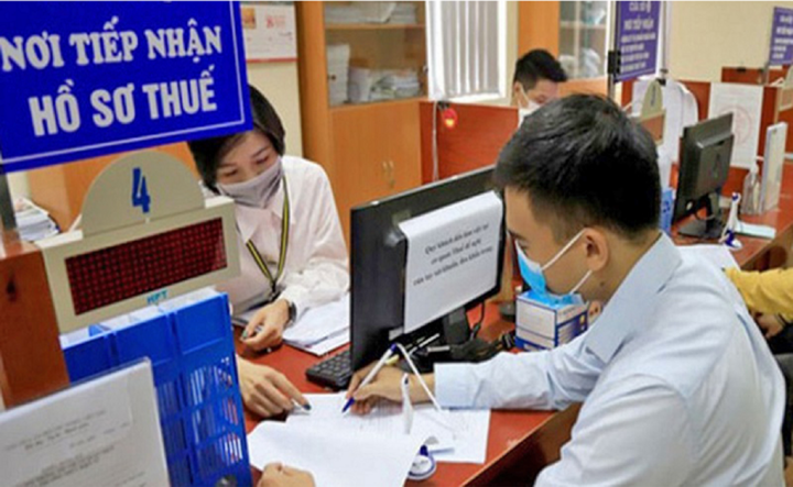 Nhiều chuyên gia đề xuất tăng mức giảm trừ gia cảnh trong thuế thu nhập cá nhân. (Ảnh: Báo Chính phủ)