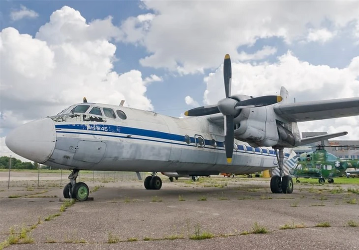 Máy bay chở khách An-24