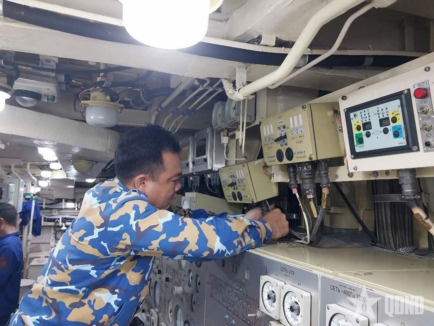 Trang thiết bị được kiểm tra kỹ càng, đảm bảo ở trạng thái tốt nhất cho thực hiện nhiệm vụ.