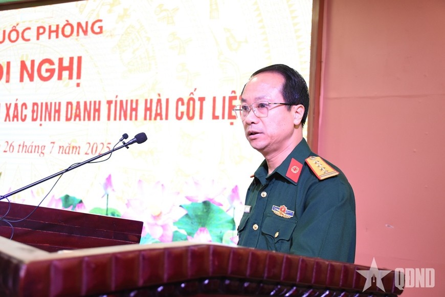 Đại tá, TS Nguyễn Văn Lợi, Viện trưởng Viện Pháp y Quân đội báo cáo kết quả giám định ADN hài cốt liệt sĩ. 