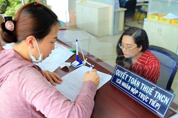 Những bất cập trong cách tính thuế thu nhập cá nhân được cho đã và đang tạo gánh nặng cho người nộp thuế. (Ảnh: Diễn đàn Doanh nghiệp).