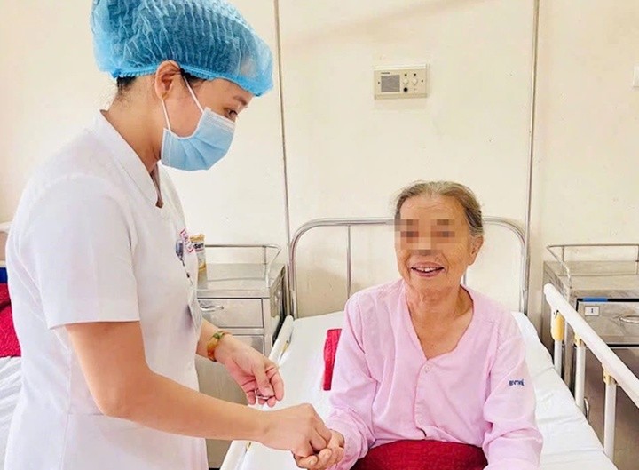 Bệnh nhân N.T.L bình phục tốt sau khi được lọc máu liên tục, dự kiến có thể xuất viện trong 1 - 2 ngày tới