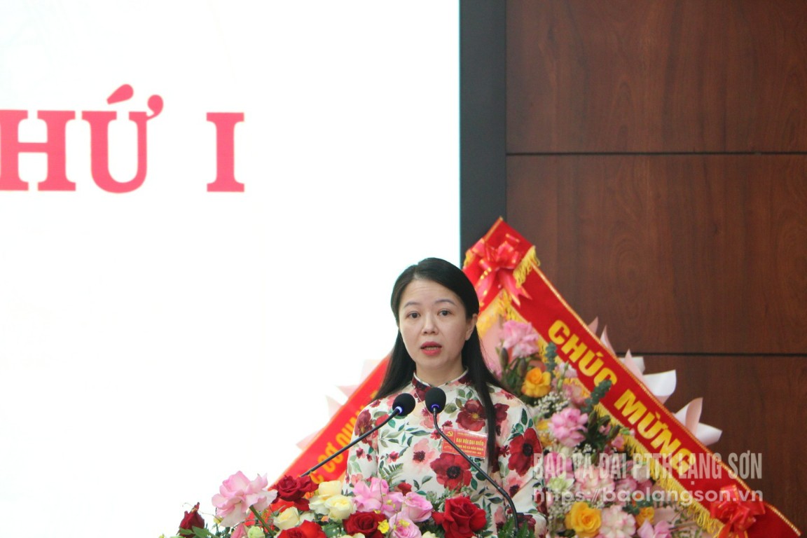 Lãnh đạo Đảng ủy xã Văn Quan phát biểu tại đại hội