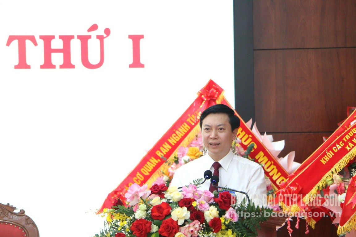 Đồng chí Nguyễn Hoàng Tùng, Ủy viên Ban Thường vụ Tỉnh ủy, Chủ tịch Ủy ban Mặt trận Tổ quốc Việt Nam tỉnh phát biểu chỉ đạo đại hội