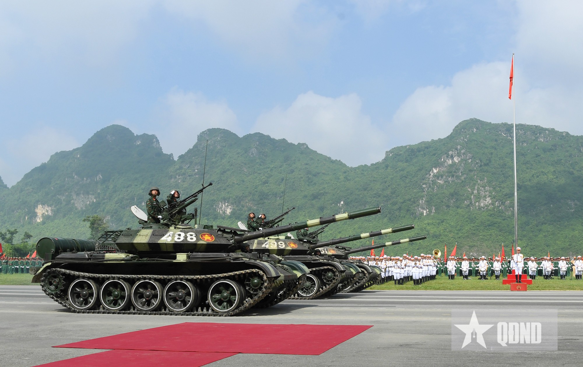 Dàn khí tài hiện đại của Quân đội tham gia tổng hợp luyện diễu binh, diễu hành