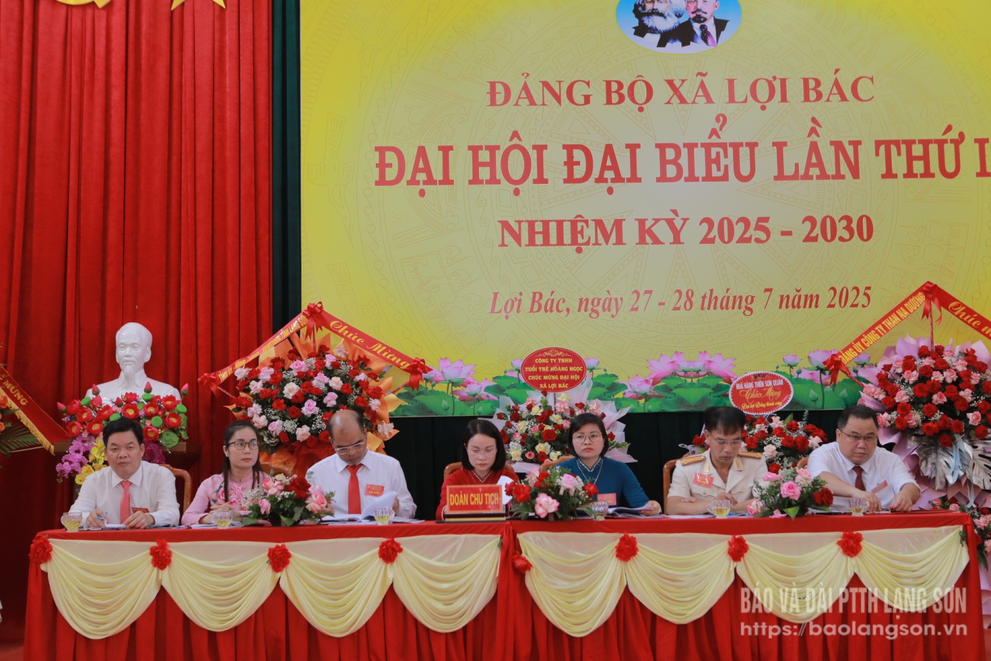 Đoàn Chủ tịch Đại hội