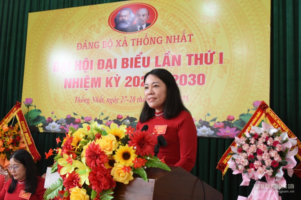 Đồng chí Lý Thị Thủy, Bí thư Đảng ủy, Chủ tịch HĐND xã Thống Nhất phát biểu khai mạc đại hội