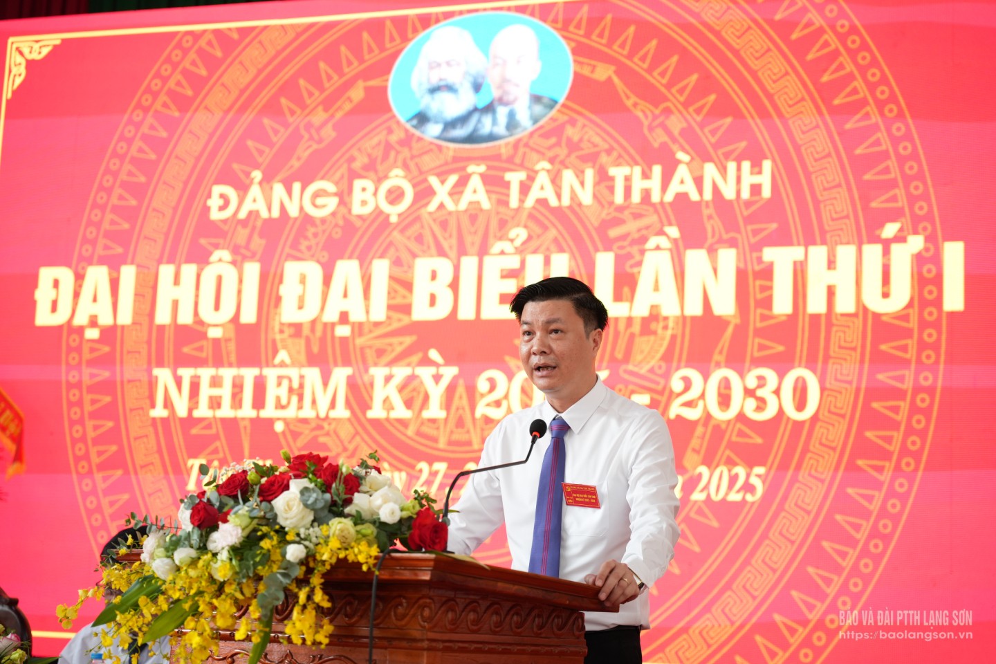 Đồng chí Nguyễn Vĩnh Phú, Bí thư Đảng uỷ xã Tân Thành phát biểu tại đại hội
