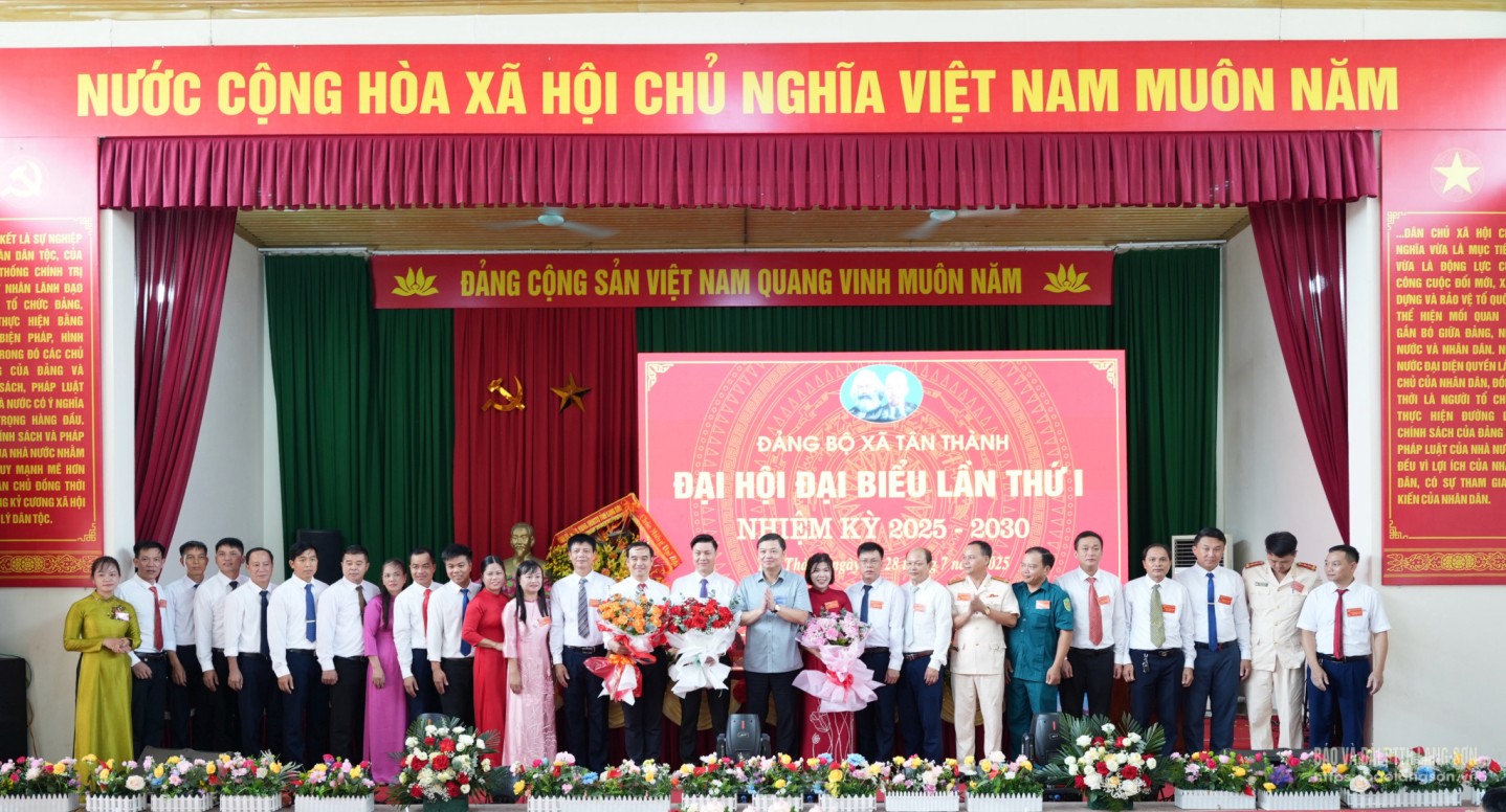 Ban Chấp hành Đảng bộ xã Tân Thành nhiệm kỳ 2025 - 2030 ra mắt đại hội