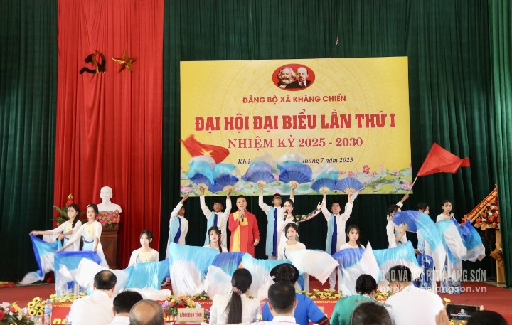 Tiết mục văn nghệ chào mừng đại hội
