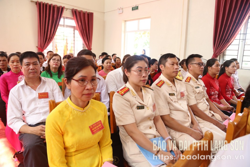 Các đại biểu tham dự Đại hội xã Mẫu Sơn