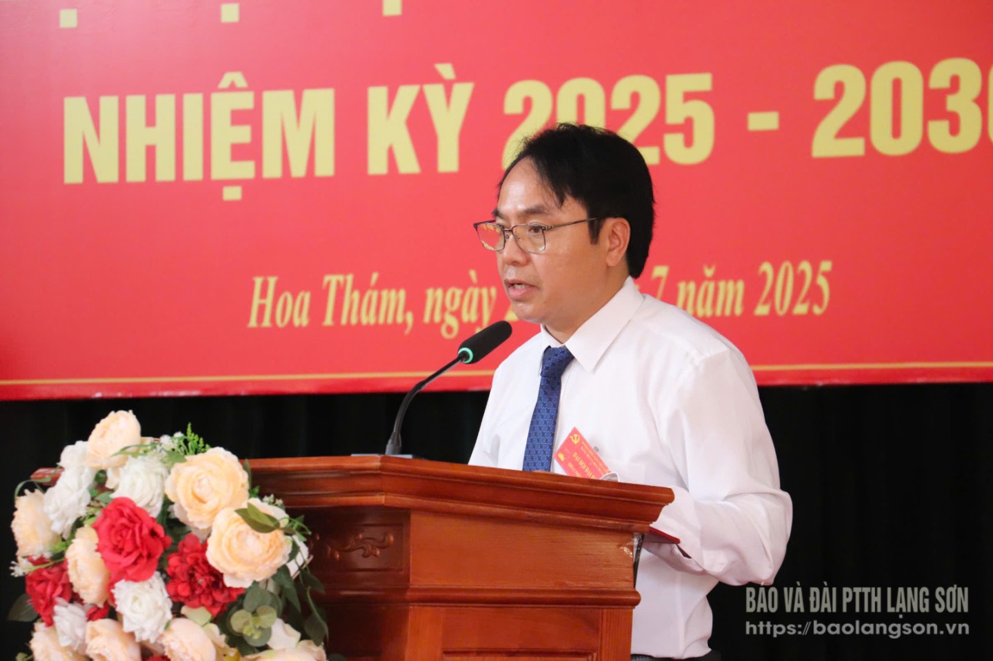 Bí thư Đảng uỷ xã Hoa Thám báo cáo một số nội dung tại đại hội