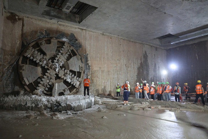 TBM số 1 chạy từ ngày 30/7, đã lắp đặt 1.350 vòng vỏ hầm, với tổng chiều dài khoan đạt khoảng 2.028 m.