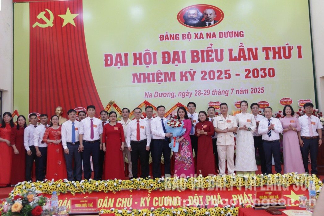 Ban Chấp hành Đảng bộ xã Na Dương nhiệm kỳ 2025-2030 ra mắt đại hội