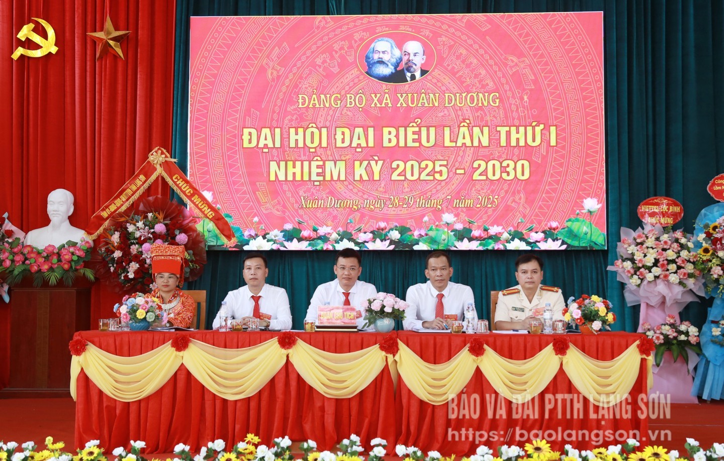 Đoàn Chủ tịch điều hành đại hội