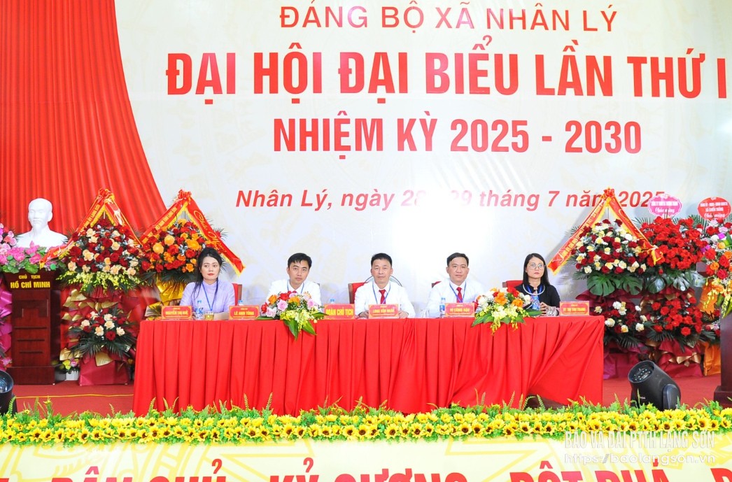 Đoàn Chủ tịch điều hành đại hội