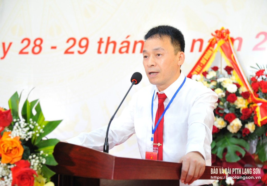 Đồng chí Long Văn Nhân, Bí thư Đảng ủy, Chủ tịch HĐND xã Nhân Lý phát biểu khai mạc đại hội