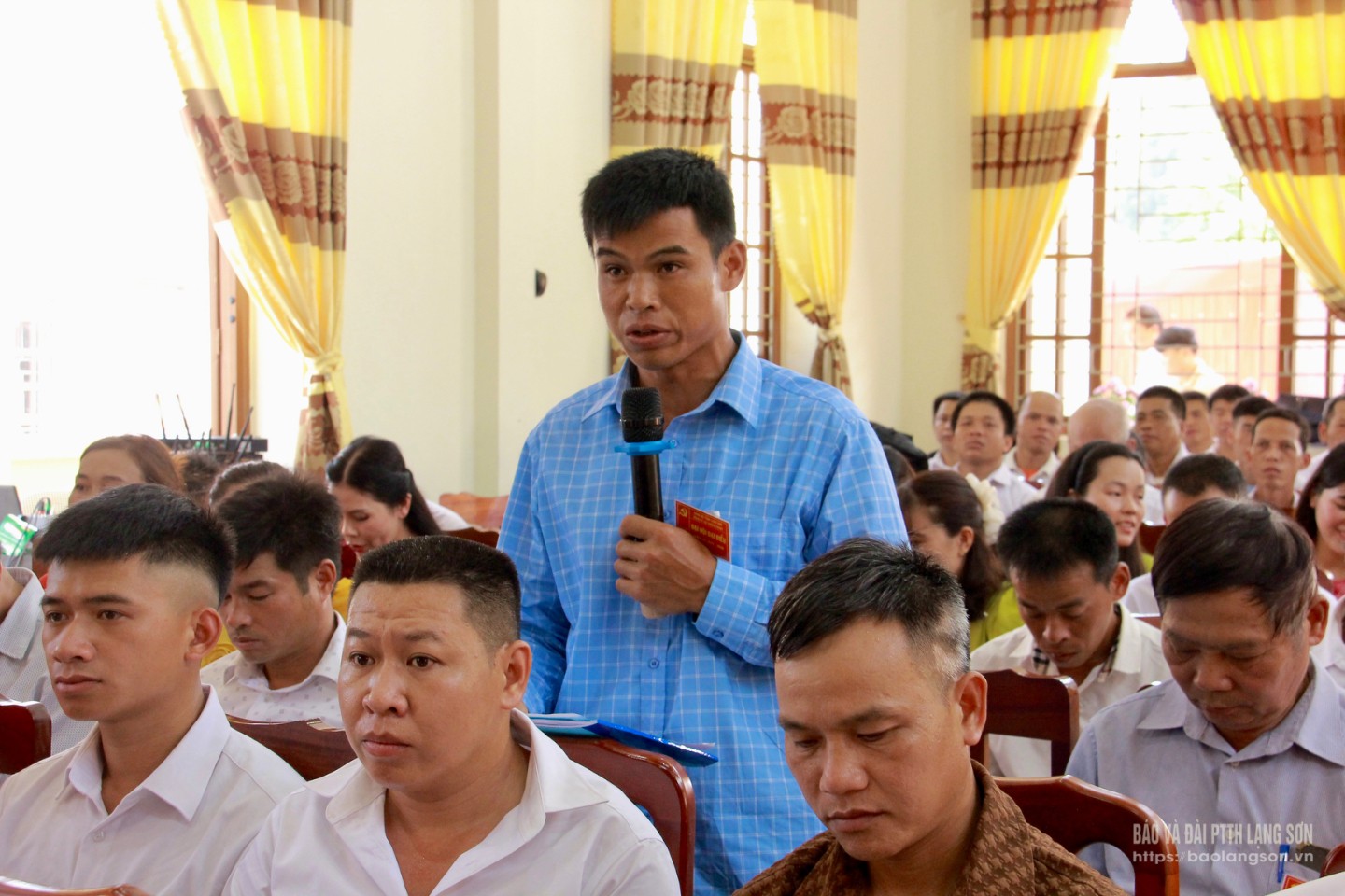 Đại biểu phát biểu thảo luận tại đại hội
