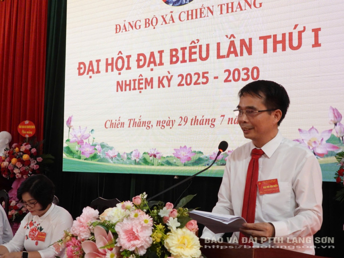 Đồng chí Bí thư Đảng ủy xã Chiến Thắng phát biểu khai mạc đại hội