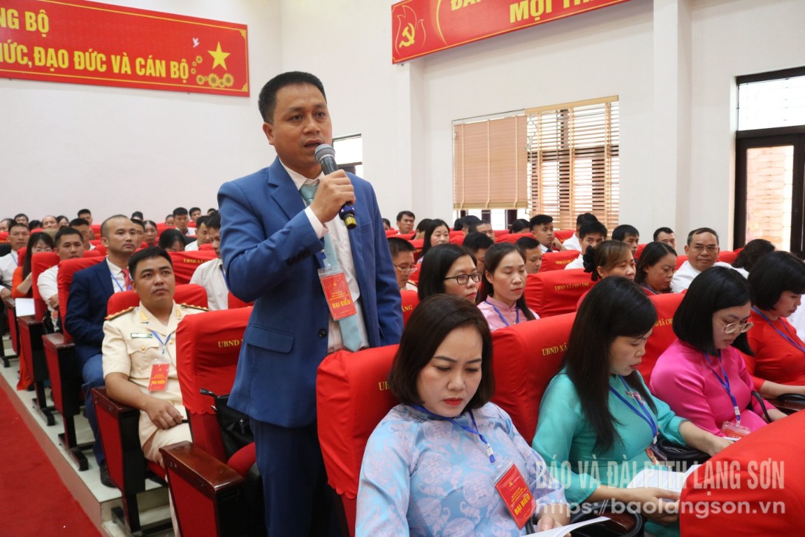 Đại biểu góp ý điều chỉnh chỉ tiêu về phát triển kinh tế trong dự thảo báo cáo chính trị và dự thảo Nghị quyết Đại hội đại biểu Đảng bộ xã Chi Lăng nhiệm kỳ 2025-2030