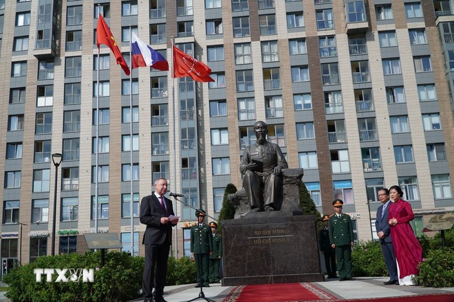 Thống đốc St. Petersburg A.Beglov phát biểu tại buổi lễ. (Ảnh: Tâm Hằng/TTXVN)