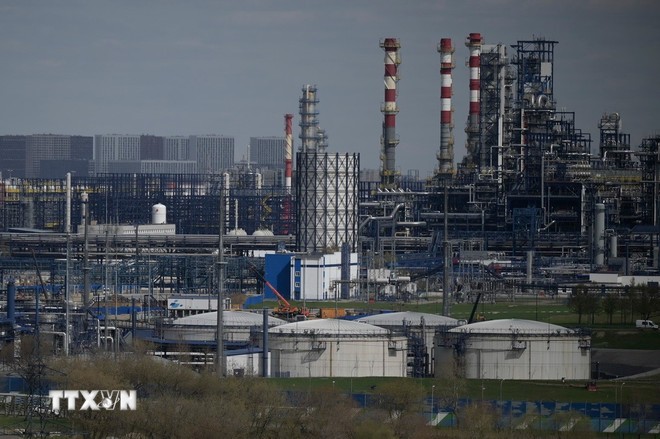 Nhà máy lọc dầu của công ty Gazprom ở ngoại ô Moskva, Nga. (Ảnh: AFP/TTXVN)