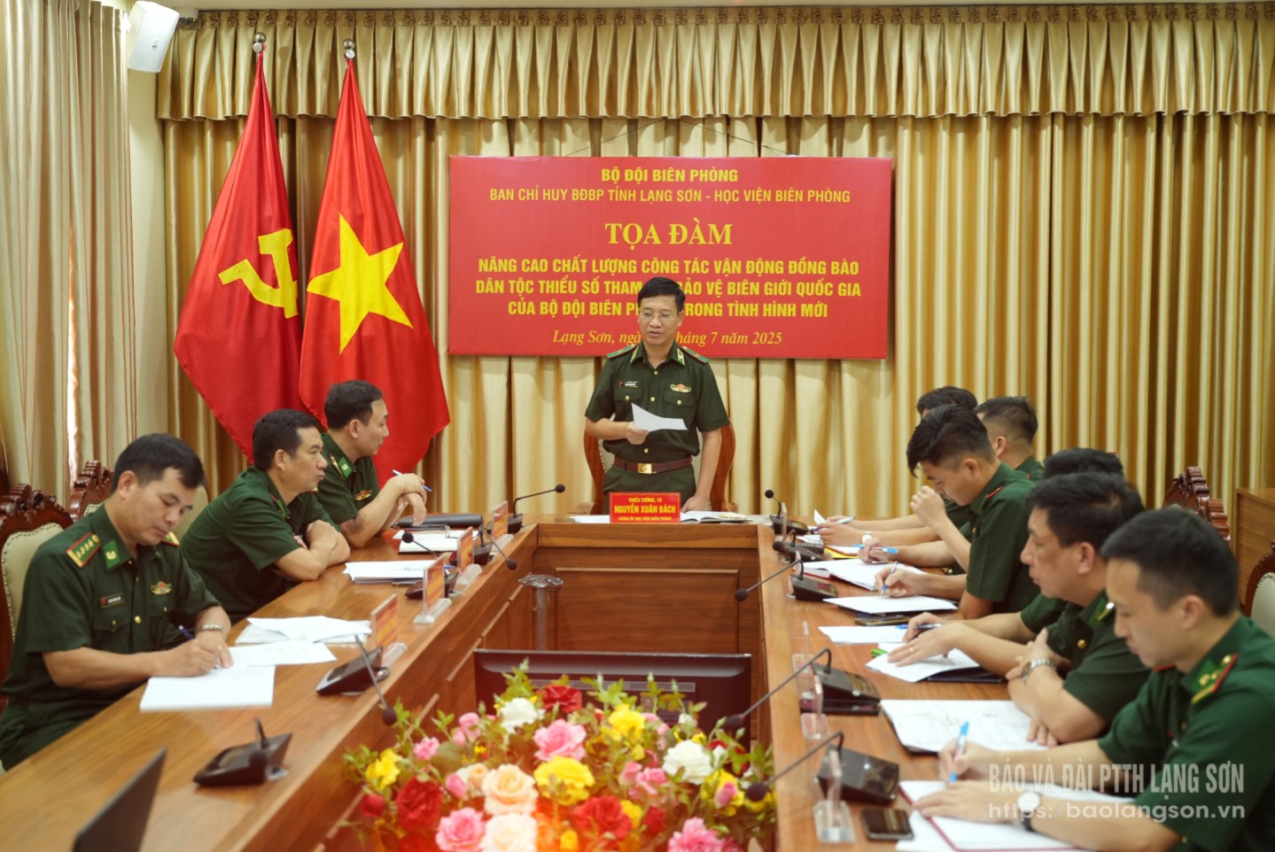 Toàn cảnh toạ đàm