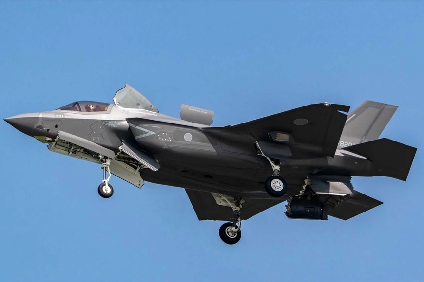Một trong những tiêm kích tàng hình F-35B Lightning II đầu tiên đang được chuẩn bị để triển khai tại khu vực phía Nam, gần quần đảo Nansei, Nhật Bản. Ảnh: X.com