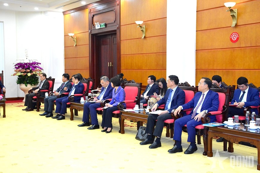 Các đại biểu Việt Nam tại buổi tiếp.