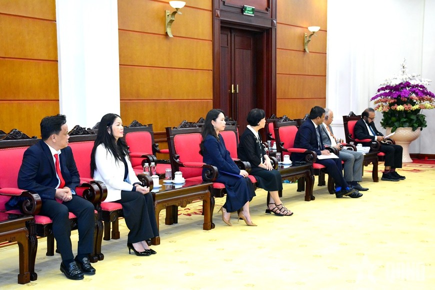 Các đại biểu tại buổi tiếp.