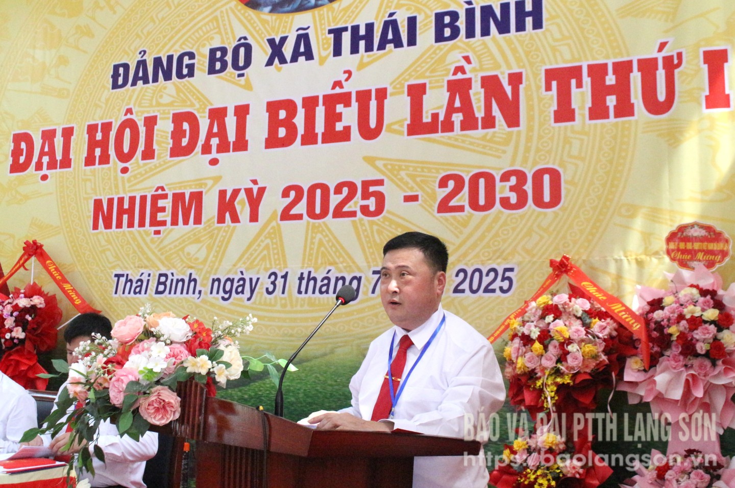 Đồng chí Bí thư Đảng ủy xã Thái Bình phát biểu tại hội nghị
