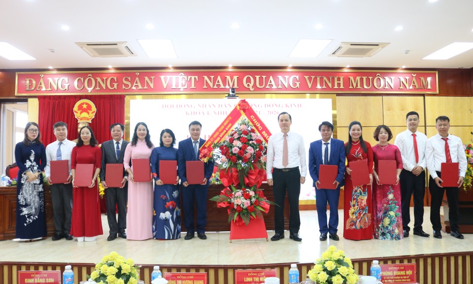 Kỳ họp thứ nhất HĐND phường Đông Kinh khóa I, nhiệm kỳ 2021-2026