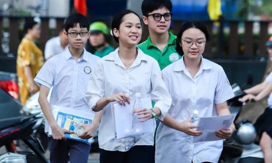Đề tốt nghiệp 'sát thủ', dự báo điểm chuẩn giảm