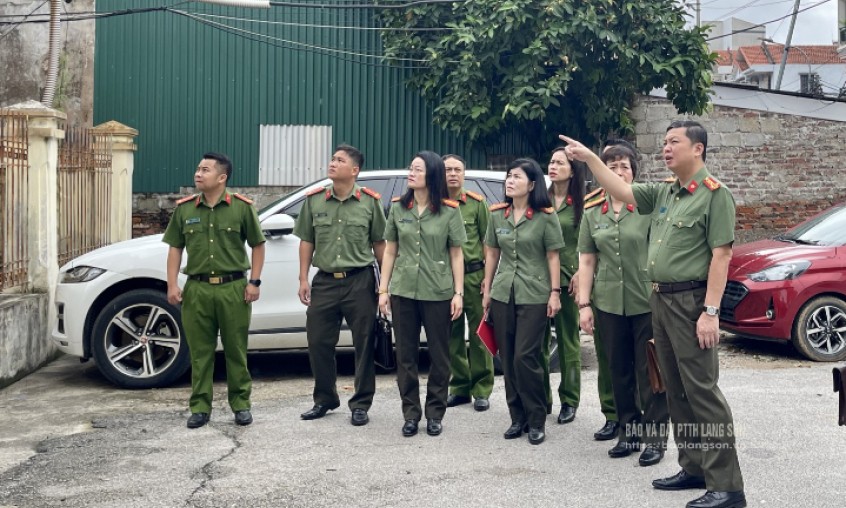 Lãnh đạo Công an tỉnh kiểm tra công an các xã, phường trong ngày đầu sáp nhập