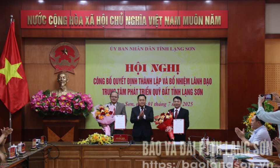 Công bố Quyết định thành lập và bổ nhiệm lãnh đạo Trung tâm Phát triển quỹ đất tỉnh