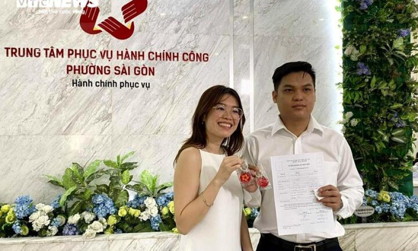 Nhiều cặp đôi chọn ngày đặc biệt của đất nước để đăng ký kết hôn
