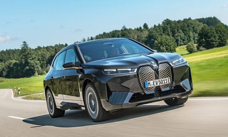 BMW triệu hồi hơn 70 nghìn xe điện do lỗi phần mềm khiến xe ngắt điện bất ngờ