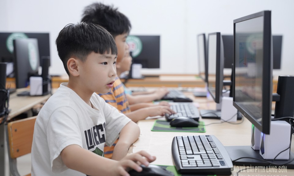 Trang bị kỹ năng “công dân số” cho học sinh trong kỳ nghỉ hè