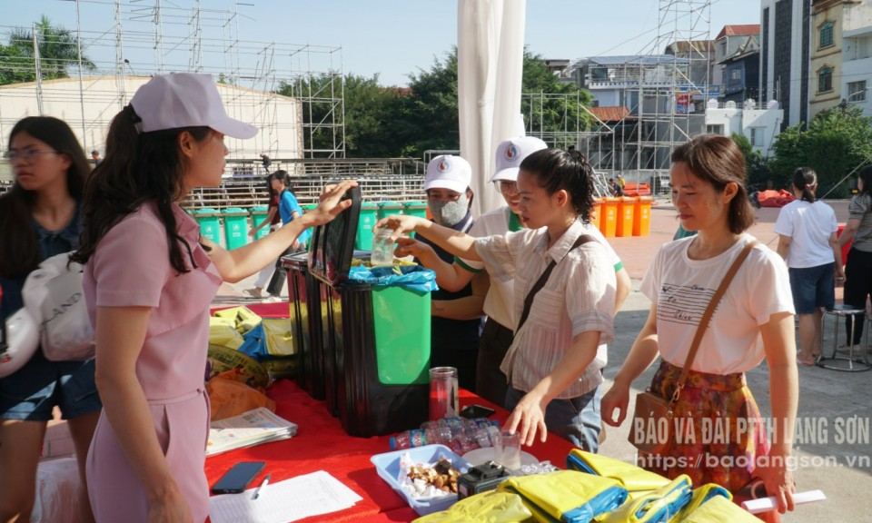 Phân loại rác tại nguồn: Dân làm ngơ, cơ sở thờ ơ