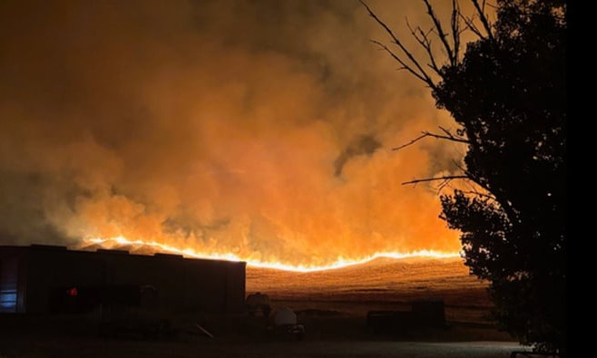 Mỹ: Cháy rừng bùng phát dữ dội ở California, cấp tốc sơ tán 200 người