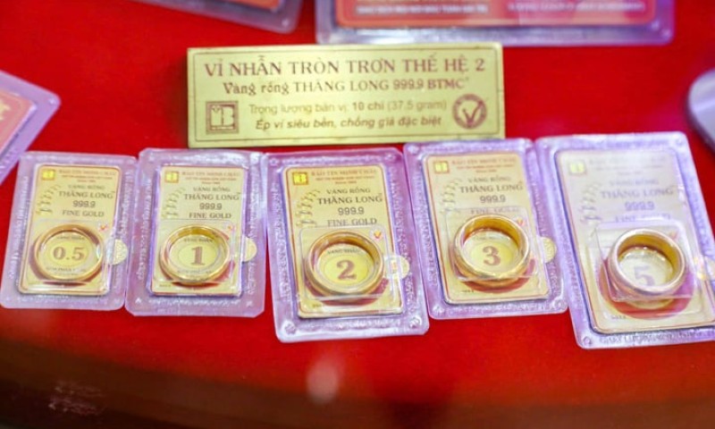 Giá vàng hôm nay 6/7: Tăng nhẹ nhưng vẫn ở thế giằng co