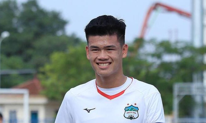 HLV Kim Sang-sik loại trung vệ HAGL cao gần 2m khỏi U23 Việt Nam