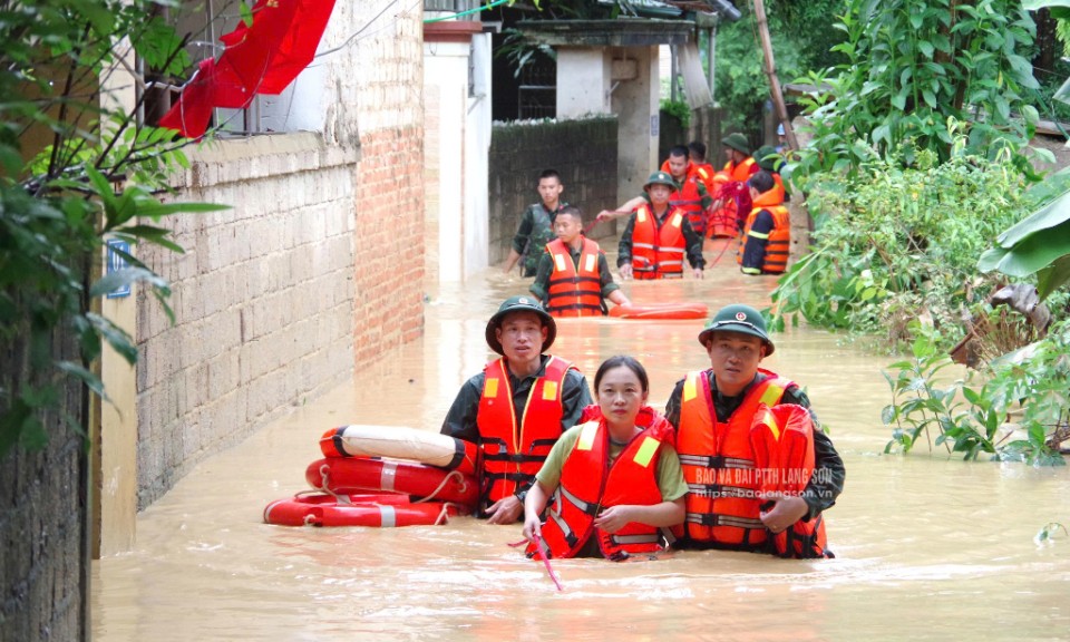 Giữ dân an giữa mưa lũ