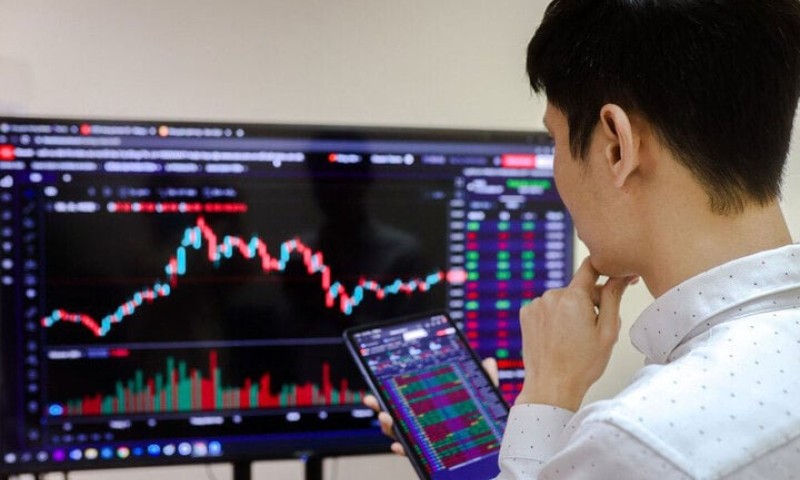 VN-Index có thể tái lập kỷ lục 1.500 điểm, nên đầu tư vào cổ phiếu ngành nào?