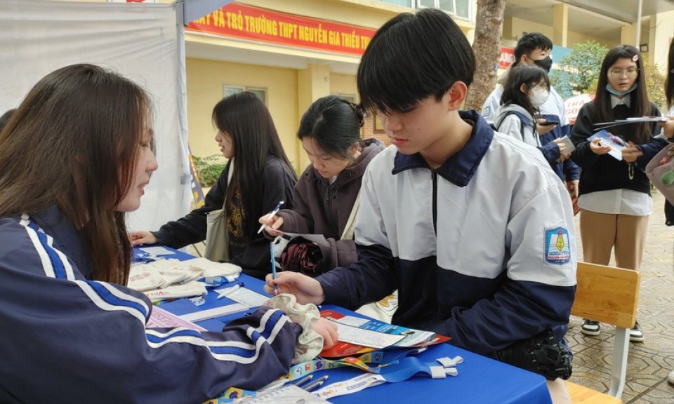 Điểm chuẩn đại học 2025 có thể giảm ở nhiều khối, thí sinh cân nhắc chọn ngành